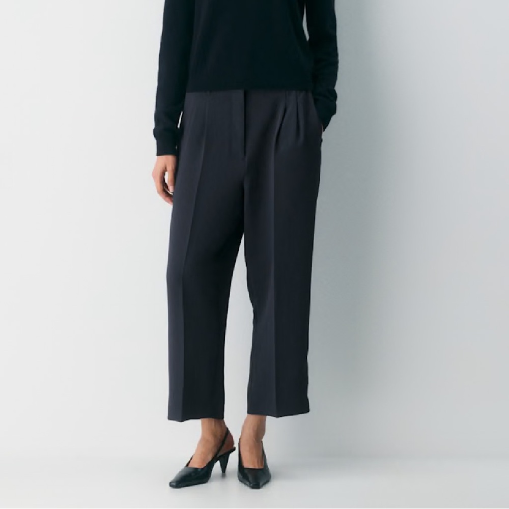 Aritzia Effortless Pant - Navy Cropped Crepette